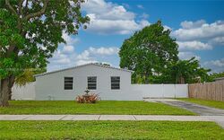 Pre-foreclosure in  SW 33RD DR Hollywood, FL 33023