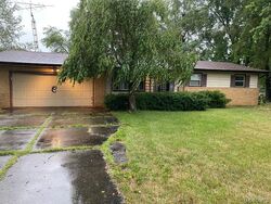 Pre-foreclosure in  E ATHERTON RD Burton, MI 48519
