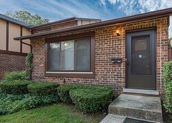 Pre-foreclosure in  Kirkland Ln Villa Park, IL 60181