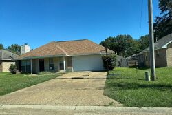 Pre-foreclosure in  Anna Cv Byram, MS 39272