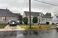 Pre-foreclosure in  Myrtle Ter Linden, NJ 07036