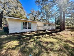 Pre-foreclosure in  Meadowbrook Ln Defuniak Springs, FL 32435