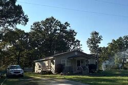  Red Hawk Dr, Lebanon MO