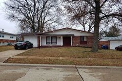 Pre-foreclosure in  THISTLEDOWN DR Florissant, MO 63033