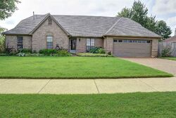 Pre-foreclosure in  Stone Hill Dr Memphis, TN 38135