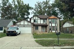 Pre-foreclosure in  LACAVERA DR Sterling Heights, MI 48313