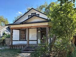 Pre-foreclosure in  Chicago Blvd San Antonio, TX 78210