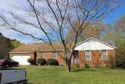 Pre-foreclosure in  OXFORD MEWS Poquoson, VA 23662
