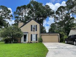  Pine Breeze Rd W, Jacksonville FL