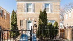 Pre-foreclosure in  S Rhodes Ave Chicago, IL 60628