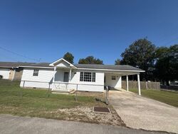  W Henry St, Poplar Bluff MO