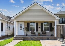 Pre-foreclosure in  Kepler St Gretna, LA 70053