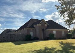 Pre-foreclosure in  RAVENWOOD PARK W Horn Lake, MS 38637