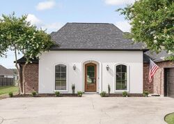 Pre-foreclosure in  Garden Oaks Ave Denham Springs, LA 70706