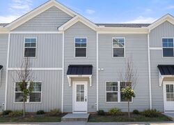Pre-foreclosure in  Dogwood Village Trl #E Mooresville, NC 28115