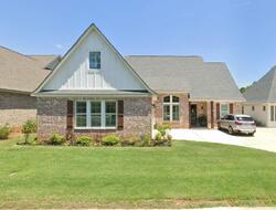 Pre-foreclosure in  Live Oak Cir Gulf Shores, AL 36542