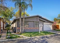 Pre-foreclosure in  Quartz Ln Castaic, CA 91384