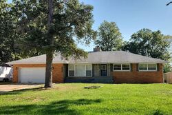 Pre-foreclosure in  Dexter Dr Merrillville, IN 46410