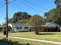 Pre-foreclosure in  Charles Dr Lafayette, LA 70508