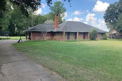 Pre-foreclosure in  Grosse Isle Rd Abbeville, LA 70510
