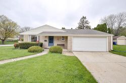 Pre-foreclosure in  Crab Tree Ln Racine, WI 53406
