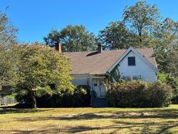 Pre-foreclosure in  Ammons Rd Spartanburg, SC 29306