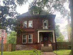 Pre-foreclosure in  Geyer Ave Saint Louis, MO 63104