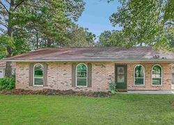 Pre-foreclosure in  Fallen Oaks Dr Denham Springs, LA 70726