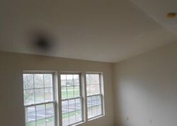 Pre-foreclosure in  GATEWAY CIR Southfield, MI 48075