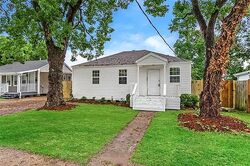 Pre-foreclosure in  ILLINOIS AVE Kenner, LA 70062