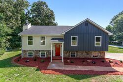 Pre-foreclosure in  SPOUT SPRINGS RD Flowery Branch, GA 30542