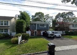 Pre-foreclosure in  WASHINGTON AVE West Islip, NY 11795