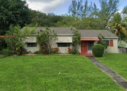 Pre-foreclosure in  PEACHTREE DR Miami, FL 33161