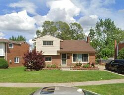 Pre-foreclosure in  Mackenzie Dr Westland, MI 48185