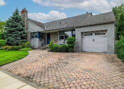 Pre-foreclosure in  Blenheim Ct Rockville Centre, NY 11570