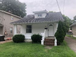 Pre-foreclosure in  INVERNESS AVE Louisville, KY 40214