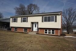 Pre-foreclosure in  RED FOX DR NW Roanoke, VA 24017