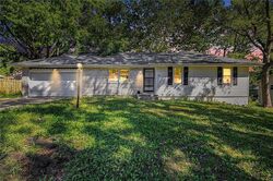 Pre-foreclosure in  N Redwood Dr Independence, MO 64056