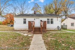 Pre-foreclosure in  WOODBINE AVE Lansing, MI 48910