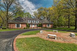 Pre-foreclosure in  Candlewood Ln Akron, OH 44333