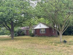 Pre-foreclosure in  Hemlock St Cayce, SC 29033
