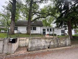 Pre-foreclosure in  WATERBURY RD Newton, IA 50208