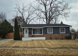 Pre-foreclosure in  Crestwood Cir Saline, MI 48176