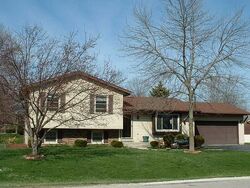 Pre-foreclosure in  Riviera Dr Racine, WI 53406