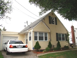 Pre-foreclosure in  GARDEN AVE Carle Place, NY 11514