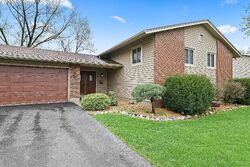 Pre-foreclosure in  59th St Woodridge, IL 60517