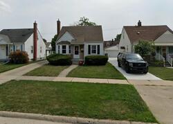 Pre-foreclosure in  Backus St Southgate, MI 48195