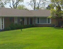 Pre-foreclosure in  Bobolink Ter Skokie, IL 60076