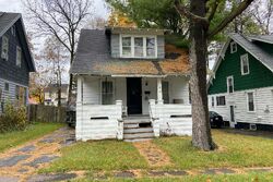 Pre-foreclosure in  Valley View Dr Syracuse, NY 13207