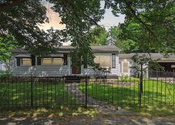 Pre-foreclosure in  WOOD LN Flint, MI 48503